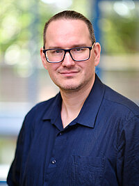 Stefan Thiel: ©Michael Lüder Porträt eines Mannes mit Brille