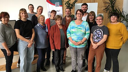 Gruppenfoto in einem Seminarraum