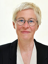 Porträt einer Frau mit Brille