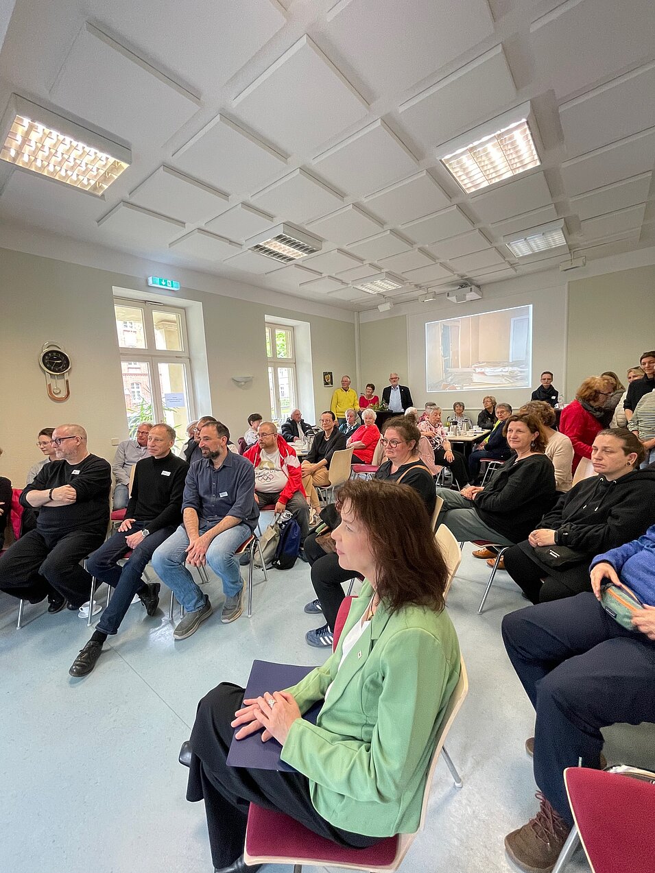 Publikum in einem Vortragsraum