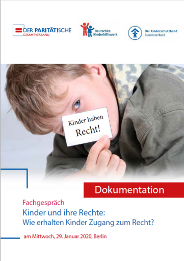 Kind hält Karte: „Kinder haben Recht!“