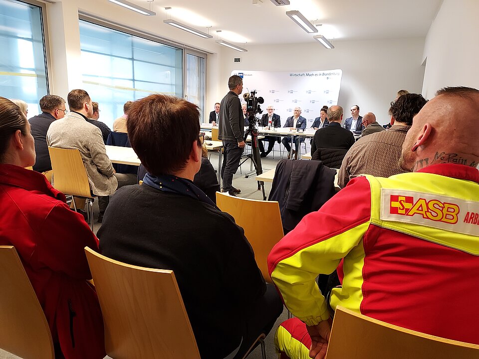 Pressekonferenz mit Publikum
