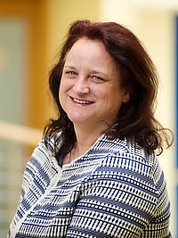 Dunja Schwarz-Fink: ©Catrin Wolf Lächelnde Frau im Porträt