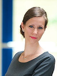 Janin Leben: ©Catrin Wolf Porträt einer Frau mit zusammengebundenem Haar